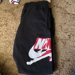 i’m selling black nike air sweat pants.